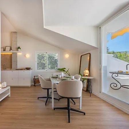 Stunning Penthouse With Terrace, Sea View And Parking *